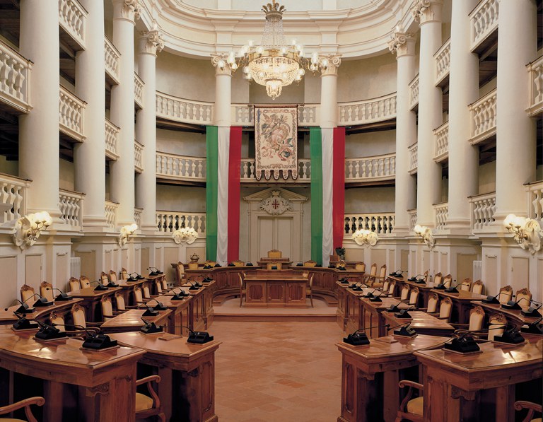 Tricolour Flag Hall. Internal link to: "Reggio Emilia and the Tricolour Flag".